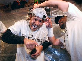 Giants capture wild card berth